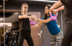 ZONE Private Health Club - Personal treninzi
Individualni treninzi sa ličnim trenerom, na kojima vežbač i trener zajedničkim snagama idu ka dogovorenom cilju.
Na putu do boljeg zdravlja, izgleda, kao i razvoja snage i kondicije personalni trening pruža potpunu posvećenost trenera.
Svaki trening posebno je oblikovan za svakog vežbača na osnovu prethodno utvrđenih želja i ciljeva uz prilagođavanje načina života.
Fitness Zone teretana opremljena je spravama i rekvizitima brendova Hammer Strenght i Life Fitness poslednje generacije.
Fitness Zone profesionalni treneri nastoje da Vas svojim iskustvom na najzdraviji i najefikasniji način dovedu do željenog cilja.